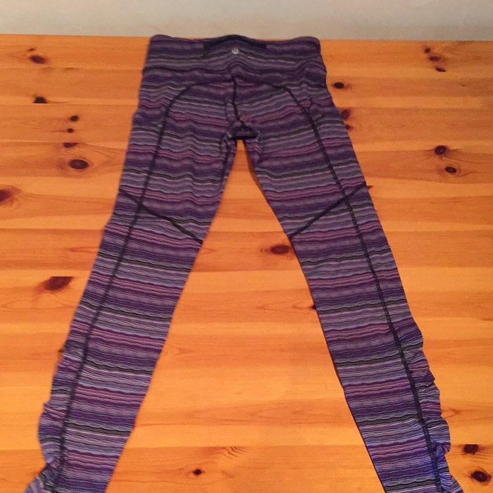 Lululemon yoga pants in space dye twist.